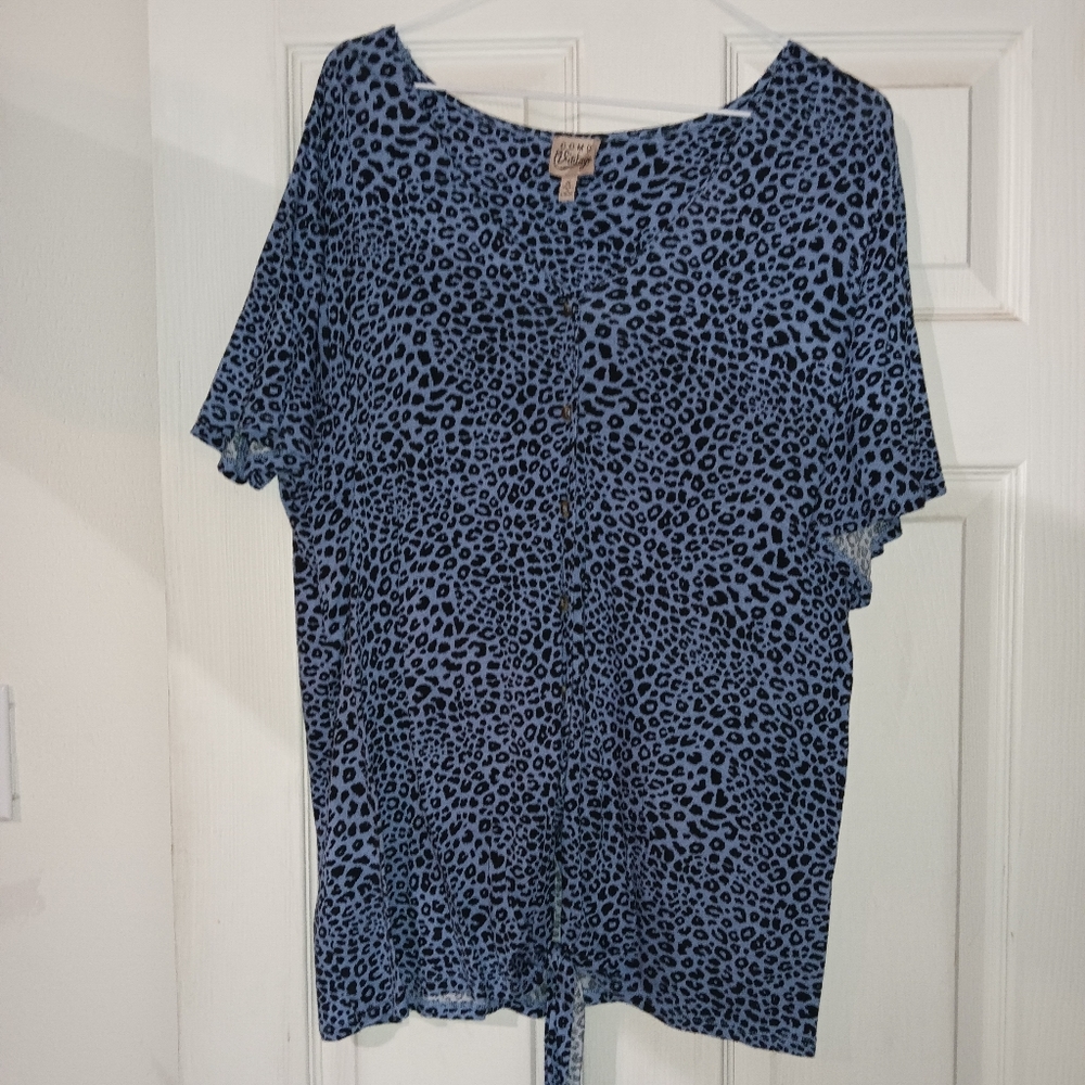Como vintage Women's blue leopard print shirt size XL